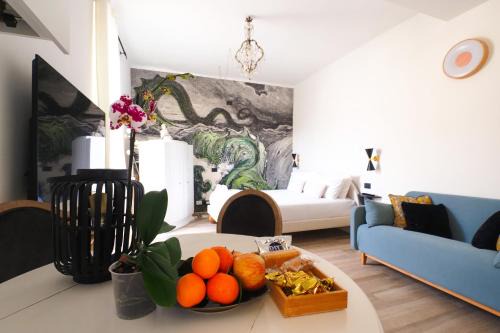Chinatown Apartment | Suite 54 - Elegant Boutique Suite by Metro an Garibaldi