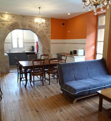 Entraygues-sur-Truyere Apartment | Suite avec vue panoramique sur la Truyère