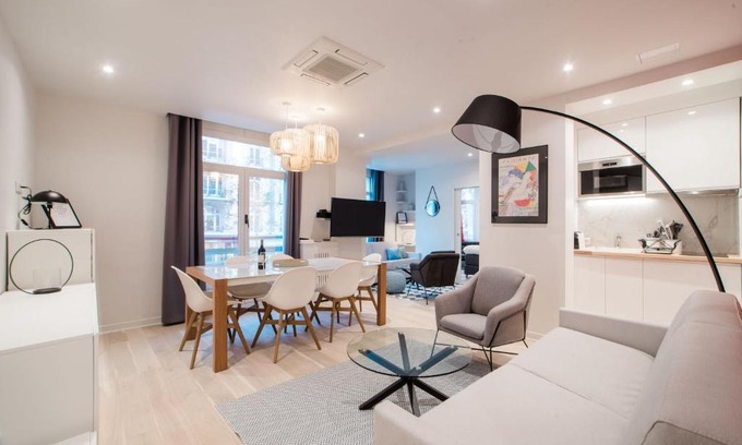 Saint-Thomas-d'Aquin Apartment | SUITE COCTEAU : au cœur de la Rive Gauche, neuf, design, 2/4/6 personnes