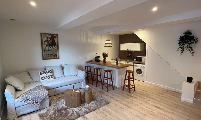 Vinzelles Apartment | Suite cosy au cœur de Vinzelles proche Mâcon Tout équipé avec salon d'extérieur