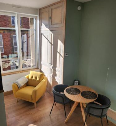Charleville-Mezieres Apartment | Suite Delvincourt - Rue Calme dans centre - Parking gratuit à proximité