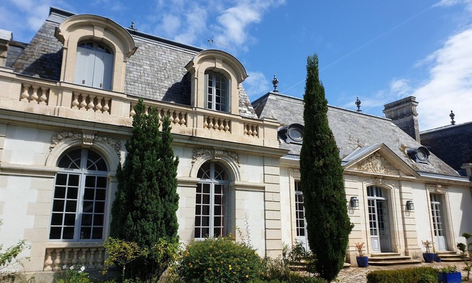 Saint-Avertin Bed & Breakfast | Suite en Rez-de-chaussée Dans Authentique Demeure Tourangelle du 18è Siècle