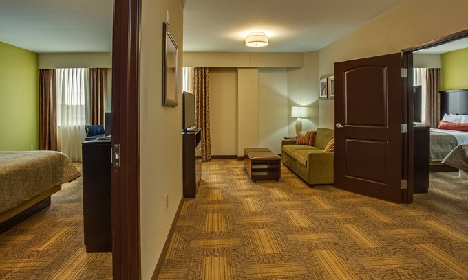 East Point Condo | Suite Near ATL | Free Breakfast, Shared BBQ Area, 24h Business Center!
