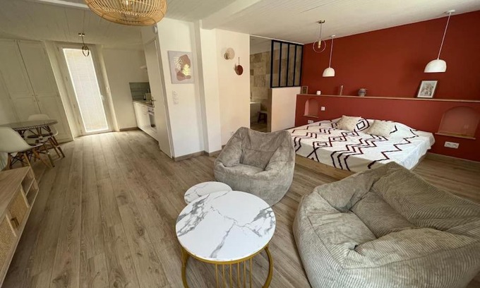 La Londe-les-Maures Apartment | Suite romantique bohème chic avec bain à remous