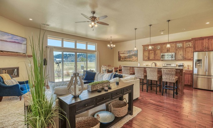 Pagosa Springs House | Suite San Juan - Walk to River, Yamaguchi Park, and Downtown Fun! Fireplace, Garage, Patio