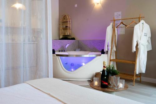 Nemours Apartment | Suite sensuelle et balnéothérapie