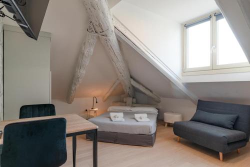 Historic Centre Apartment | Suites Mozart & Chopin by Toh Solution