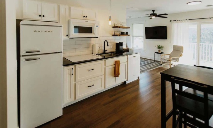 Dalton Apartment | Suites on Main - Unit 3