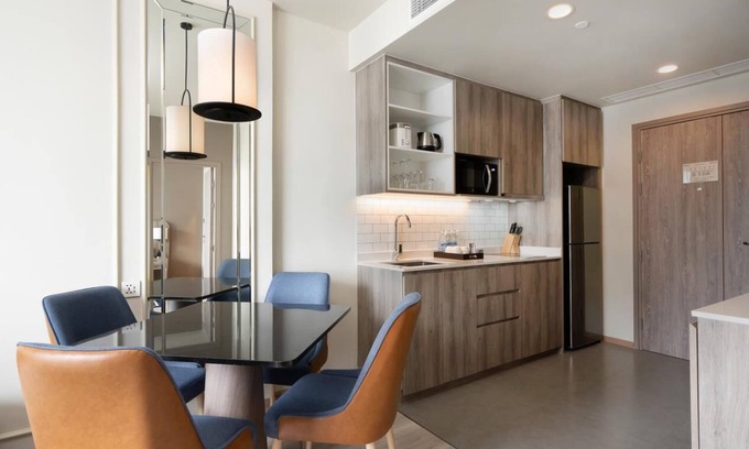 Bangkok Central Business District Condo | Sukhumvit 24/ 1 BR/Breakfast/serviced/Monthly