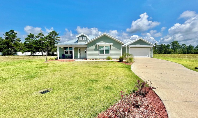 Eastpoint House | Summer Breeze, community pool