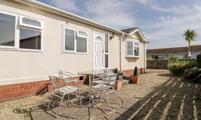 Padstow Cottage | SUMMER BREEZE, family friendly, with a garden in St Merryn