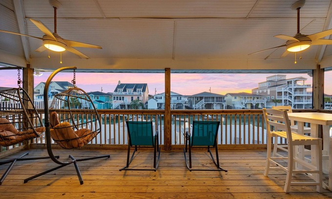 North Myrtle Beach House | Summer Breeze in North Myrtle Beach