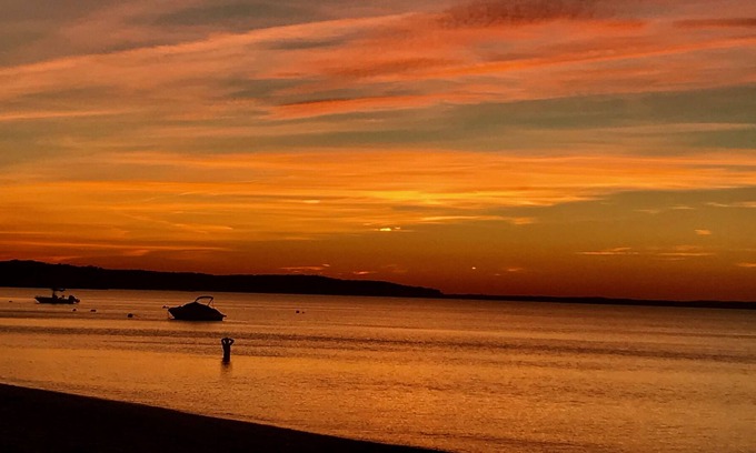 Hampton Bays Cottage | SUMMER PARADISE, make it yours for a week or a month
