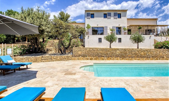 Le Beausset Villa | Summer Rental Standing House Villa in Provence Var