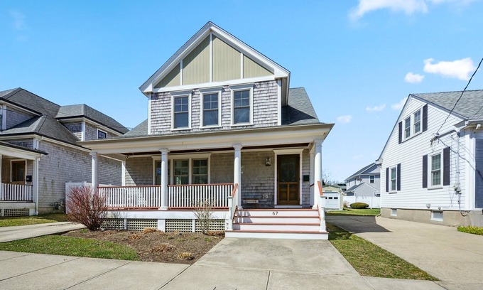 Narragansett Pier House | SUMMER SANCTUARY IN NARRAGANSETT PIER