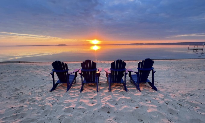 Traverse City House | Summer Sand & Fun Beachfront Vacation Traverse City In Cottage