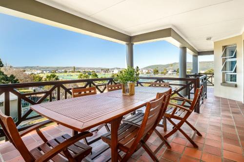 Knysna Central Apartment | Summer Views
