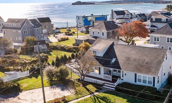 Greenbush House | Summer Wind Beach House - Ocean views, families, groups, pet friendly!