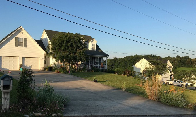 Vine Grove Apartment | Summerset private apartment in the quiet country.
