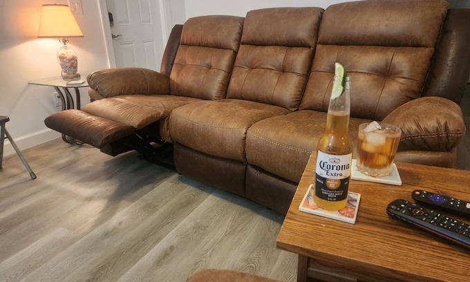 Iona Apartment | Summerwinds Ct Cul De Sac Bside Duplex a few miles from Ft Myers Beach & Sanibel