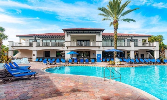 Kissimmee Resort | Sun and Fun! Relax with Pools, Waterslides and Disney World Just Minutes Away