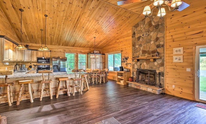 Northeast Michigan House | Sun-Dappled Cadillac Gem w/Kayaks & Grill!