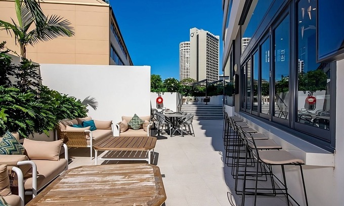Surfers Paradise Apartment | Sun Drenched Apartment in the Heart of Surfers