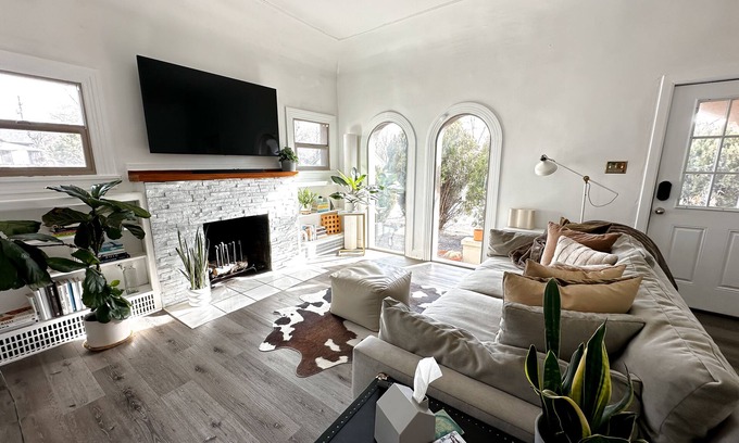Central Colorado Springs House | Sun-Drenched Hideaway in Downtown Colorado Springs