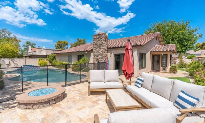 The Lakes House | Sun, Fun & a Tempe Tan Home