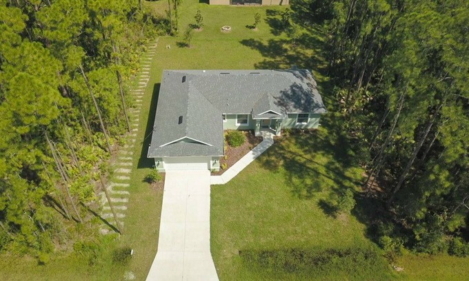 North Port House | Sun Island Escape: Magnificent 3 BR Home In North Port