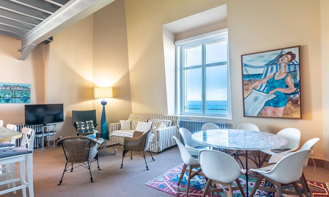 Behobie Apartment | SUN KEYWEEK Duplex Breathtaking view of the Ocean and Palace Gardens