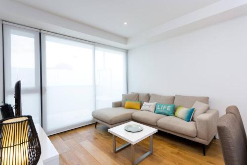 Doncaster East Apartment | Sun-lit Suburban Stay near Westfield Doncaster
