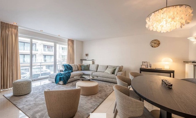 Knokke Apartment | Sun Terrace Floor, spacious and private parking