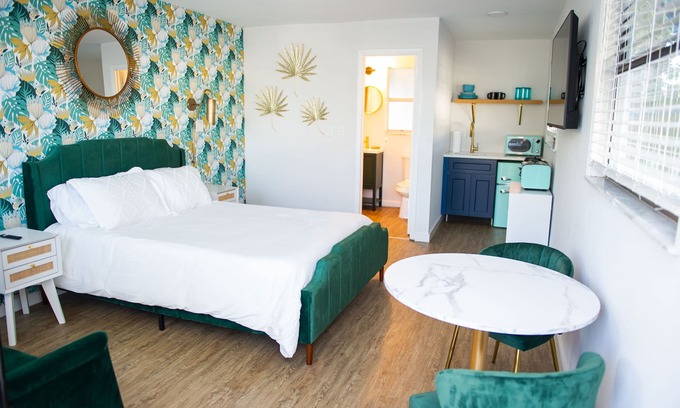Indian Shores Hotel | Sunburst Inn The Standard Studio - Room 6