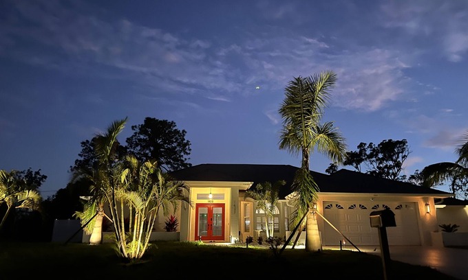South Venice House | SunCoast Luxury Estates-New, Spacious, Large Heated Pool, 10 min to the Beach