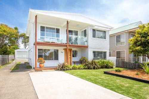 Culburra Beach House | Sunfish Pet Friendly 4 Mins Walk to Beach