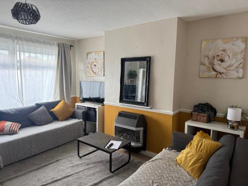 Hanham House | Sunflower villa