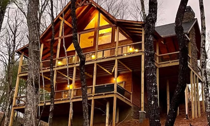Cherry Log Cabin | Sunglow Mt Vista - Pet friendly-Mountain View- Hottub-