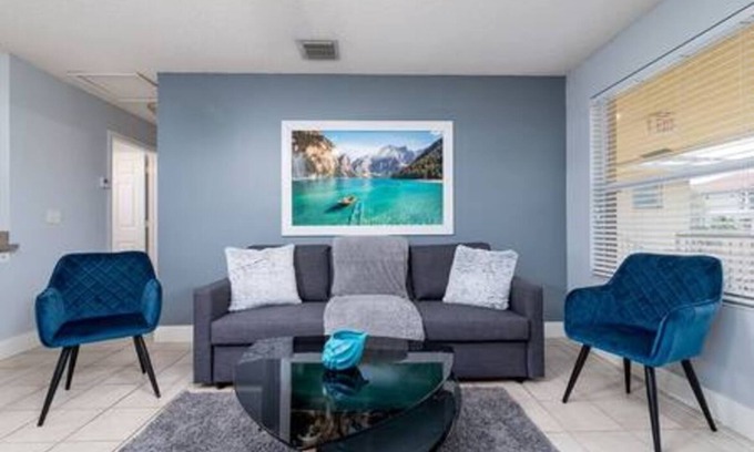 Wilton Manors Apartment | Sunlit 2/2 Oasis in Wilton Manors w. Spacious Pool