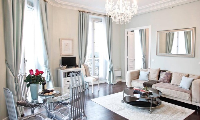 Quartier Sainte-Avoye Apartment | Sunlit & Elegant with Balcony - Marais/Montorgueil