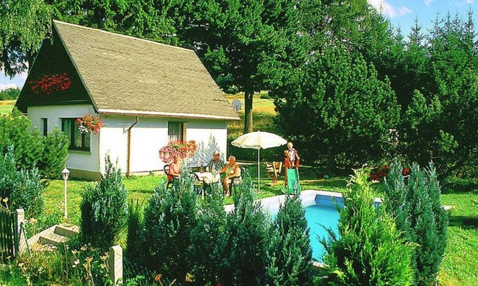 Altenfeld House | Sunlit Retreat with Garden