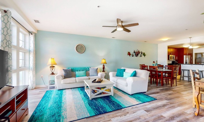 Sandbridge Condo | Sunlit single-level condo with pool, washer/dryer, central AC, & balcony