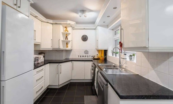 Sunningdale House | SUNNINGDALE LODGE❤NEAR WENTWORTH, ASCOT & WINDSOR