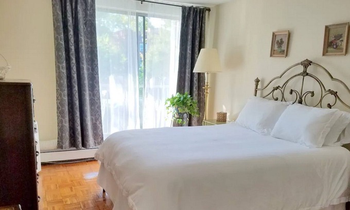 Queens Apartment | Sunny 2 Bedroom with terrace near Bayside Train Station 21 mins from Manhattan