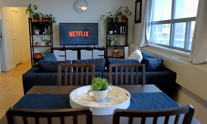 Cabbagetown Apartment | Sunny 2-BR in St Jamestown Toronto