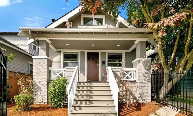 Wallingford Apartment | Sunny 3BR Home Near UW & Children Hospital | Gym