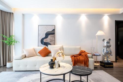 Huangpu Apartment | Sunny-Abode 3bedroom2bathroom2livingroom near Xintiandi and People's Square &200m to Subway