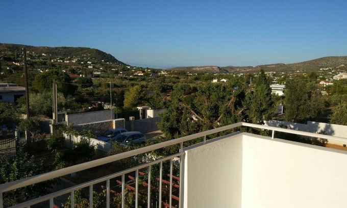Kropia House | Sunny and spacious 2 bed house close to beaches