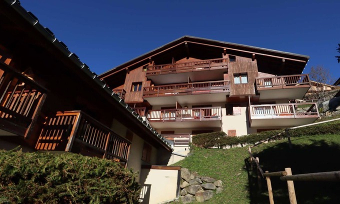Beaufort Apartment | Sunny Apartment in Beaufort: 2BR, 4-6 Guests, Parking, Terrace, Stunning Mountain Views