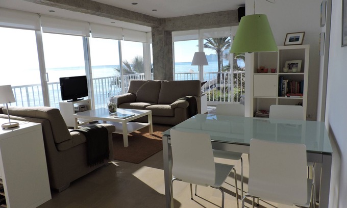 Altea Apartment | Sunny apartment in 1st line with views and private access to the beach